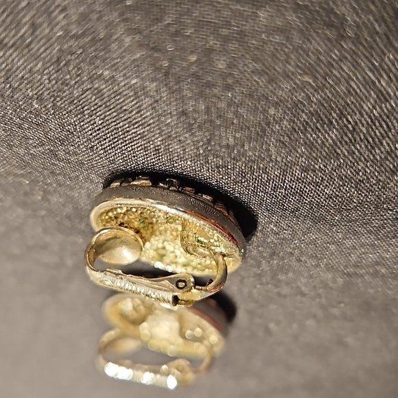 SARAH COVENTRY Vintage Silvertone Clip-on Earrings - Picture 5 of 6